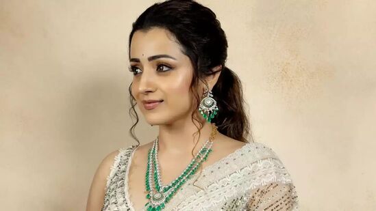 త్రిషకు చెన్నైలో రూ. 10కోట్లు విలువ చేసే నివాసం ఉంది. అంతేకాదు, హైదరాబాద్​లో రూ. 6కోట్లు విలువ చేసే ఇల్లు ఉంది.
