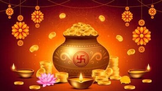 అక్షయ తృతీయ రోజున బంగారం, వెండి కొనడం కూడా ప్రత్యేక ప్రాముఖ్యతను కలిగి ఉంటుంది. ఈ రోజున బంగారు ఆభరణాలు కొనడం చాలా శుభప్రదంగా భావిస్తారు. వీటితో పాటు ఇళ్లు, వాహనాలు లేదా భూమి కొనుగోలు కూడా ఈ రోజు జరుగుతుంది, ఎందుకంటే ఇది అత్యంత శుభప్రదమైన ముహూర్తం.