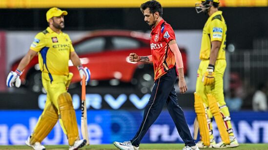 ఐపీఎల్ చరిత్రలో సీఎస్కేపై హ్యాట్రిక్ తీసిన ఫస్ట్ బౌలర్ గా చాహల్ నిలిచాడు.  ఈ సీజన్లో లేటుగా జోరందుకున్న చాహల్ 9 ఇన్నింగ్స్ ల్లో  13 వికెట్లు పడగొట్టాడు. ఓవరాల్ గా ఐపీఎల్ లో అత్యధిక వికెట్ల (218) వీరుడిగా చాహల్ కొనసాగుతున్నాడు. 