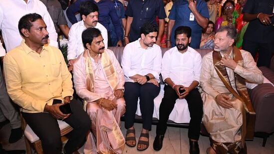 తెలంగాణ ముఖ్యమంత్రి రేవంత్ రెడ్డితో ఏపీ మంత్రి నారా లోకేశ్ 
