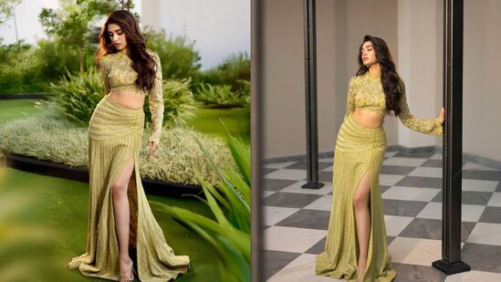 కృతి శెట్టి లేటెస్ట్ ఫొటోషూట్ ఇది. ఉప్పెనతో ఇండస్ట్రీలోకి వచ్చినా పెద్ద బ్రేక్ దక్కని ఆమె.. ఇలా హాట్‌నెస్ డోసు పెంచుతోంది.