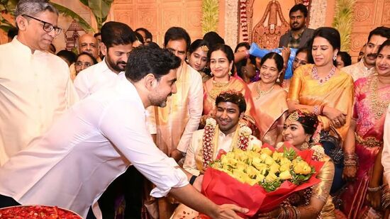 ఏపీ సీఎం చంద్రబాబు సతీమణి నారా భువనేశ్వరి, మంత్రి నారా లోకేశ్‌ తో పాటు తెలుగు రాష్ట్రాలకు చెందిన పలువురు ముఖ్యనేతలు వివాహ కార్యక్రమానికి హాజరయ్యారు. నూతన వధూవరులు నిహార్‌, సాయి నర్మదలను ఆశీర్వదించారు. 