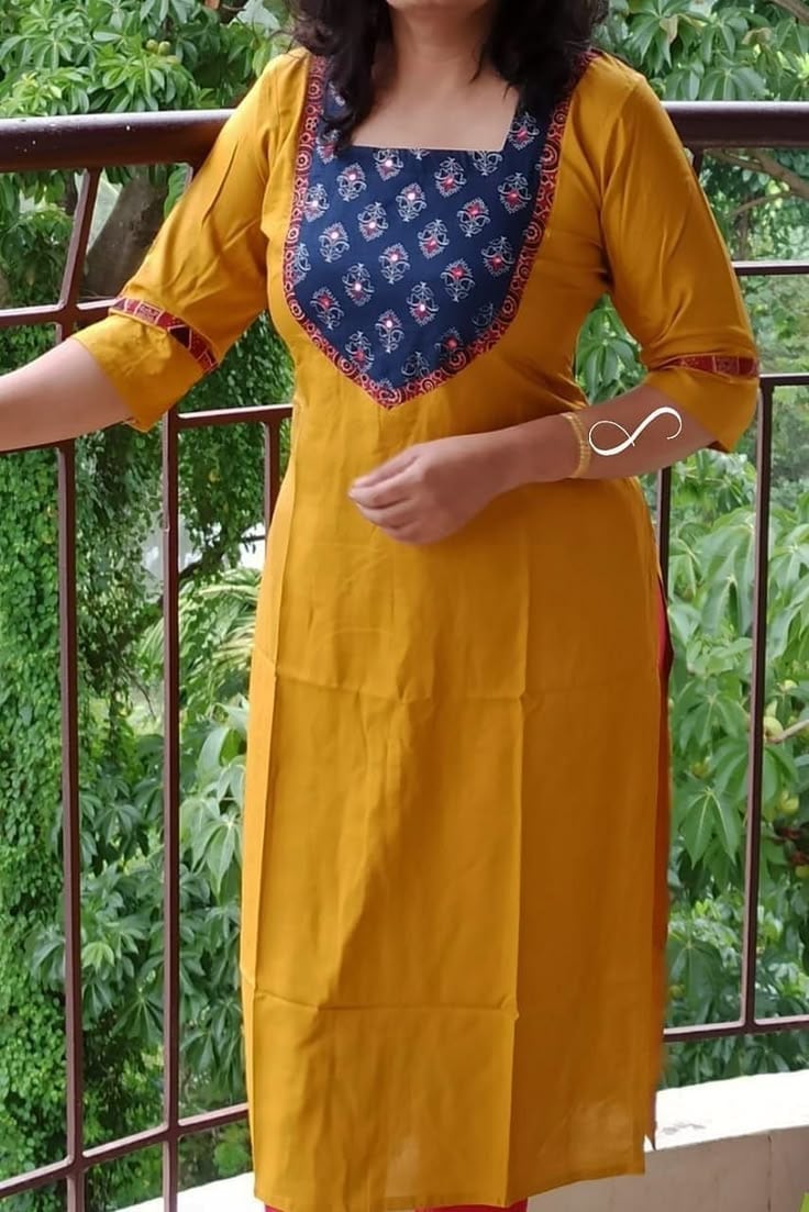 చతురస్రాకార మెడ కూడా కుర్తాలో చాలా బాగుంటుంది. మెడ పొట్టిగా ఉన్నా, మరీ వెడల్పుగా లేకపోయినా ఈ తరహా నెక్లైన్ డిజైన్ చాలా బాగుంటుంది.