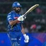 <p>ప్రస్తుత ఐపీఎల్ ఆరంభంలో రోహిత్ శర్మ అంతగా రాణించలేదు. కానీ ఒక్కసారి ఫామ్ లోకి వచ్చాక హిట్ మ్యాన్ వెనక్కి తిరిగి చూడడం లేదు. గురువారం (మే 1) జైపూర్ లోని సవాయ్ మాన్ సింగ్ స్టేడియంలో రాజస్థాన్ రాయల్స్ తో జరిగిన మ్యాచ్ లో రోహిత్ శర్మ అద్భుత ఇన్నింగ్స్ ఆడాడు. హిట్ మ్యాన్ హాఫ్ సెంచరీ చేశాడు. రోహిత్ తన వ్యక్తిగత హాఫ్ సెంచరీని పూర్తి చేసే క్రమంలో తిరుగులేని మైలురాయిని దాటాడు. మరే ముంబై ఇండియన్స్ క్రికెటర్ ఈ ఘనత సాధించకపోవడం గమనార్హం.</p>