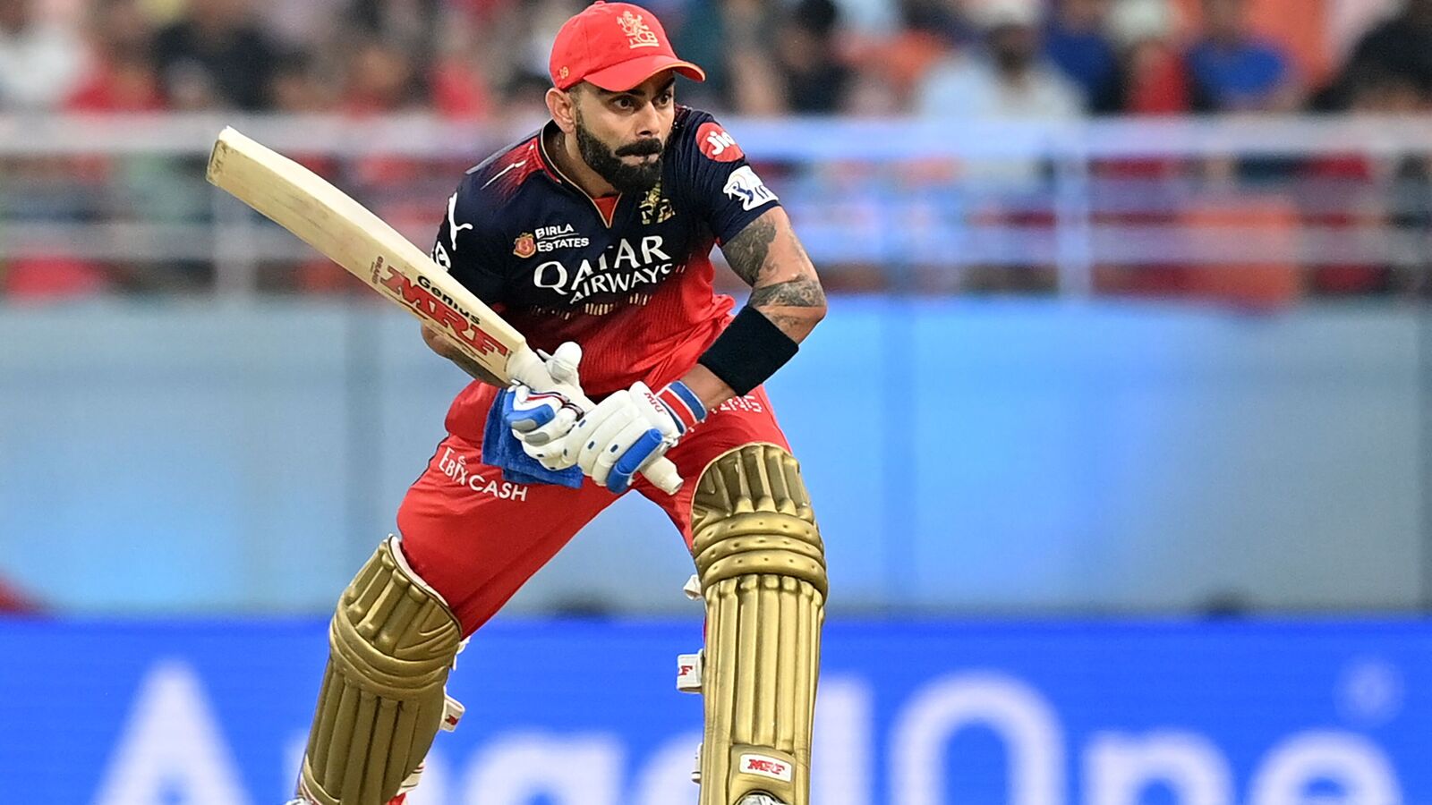 హాట్ బ్యూటీ ఫ్యాన్ పేజీలో కోహ్లి లైక్.. ఏమైందో చెప్పిన విరాట్