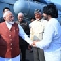 <p>సభా వేదికపై అతిధులు ఆశీనులయ్యాక.. ఆసక్తికర దృశ్యం కనిపించింది. ప్రధాని మోదీ.. డిప్యూటీ సీఎం పవన్ కళ్యాణ్‌ను పిలిచి చాక్లెట్ గిఫ్ట్‌గా ఇచ్చారు. దీంతో వేదికపై ఉన్న గవర్నర్, సీఎం చంద్రబాబు, కేంద్రమంత్రులు ఒక్కసారిగా నవ్వారు. వేదికపై సందడి నెలకొంది. </p>