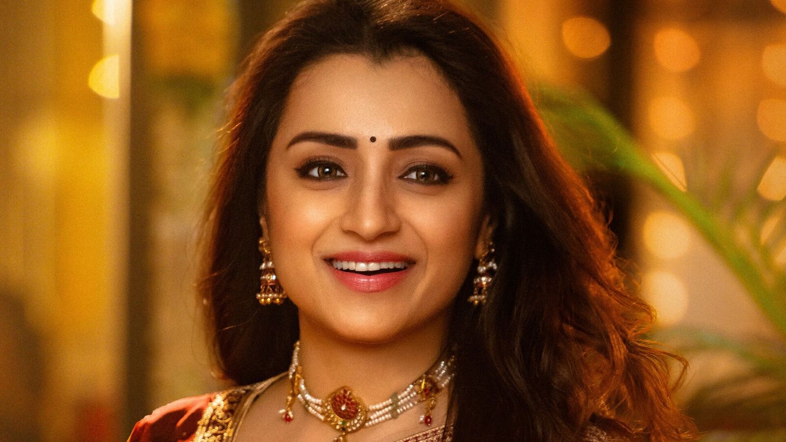 త్రిష బర్త్‌డే సర్‌ప్రైజ్: విశ్వంభరలో ఈ బ్యూటీ క్యారెక్టర్ పేరు ఇదే