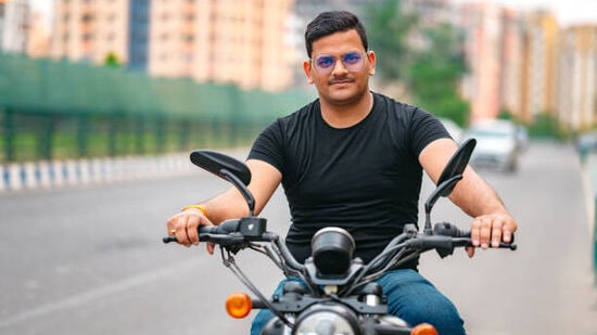 కారుతో పోలిస్తే బైక్ నిర్వహణ, ఇంధన ఖర్చులు చాలా తక్కువగా ఉంటాయి. లాంగ్ జర్నీలో మీరు పెట్రోల్, టోల్ ఛార్జీల కోసం చేసే ఖర్చును గణనీయంగా తగ్గించవచ్చు.