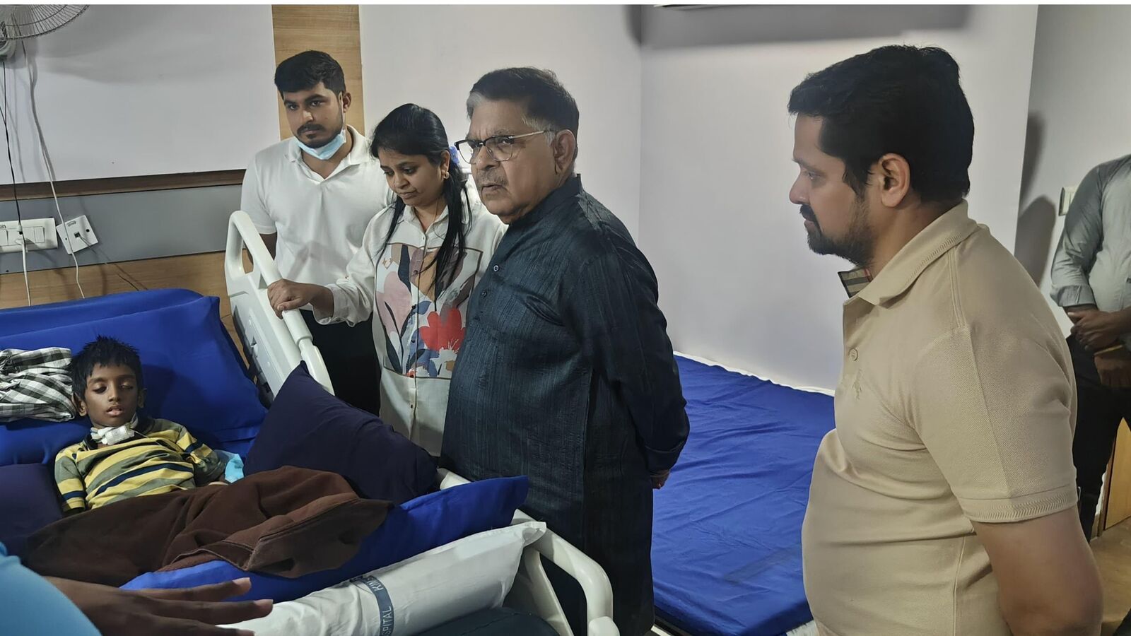 శ్రీతేజ్‌ను పరామర్శించిన నిర్మాతలు అల్లు అరవింద్, బన్నీ వాసు.. డాక్టర్స్ ఏం చెప్పారంటే?