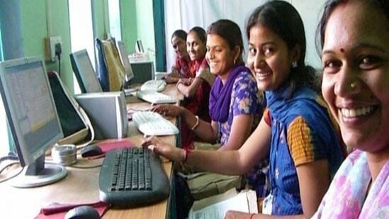 గతంలో ఇద్దరు పిల్లలకు మాత్రమే ప్రసూతి సెలవులు ఇచ్చేవారు. తాజా జీవోలో ఆ నిబంధనను తొలగించారు. ఎంతమంది పిల్లలను కన్నా యథావిథిగా సెలవులు వర్తిస్తాయని ప్రభుత్వం తెలిపింది. 