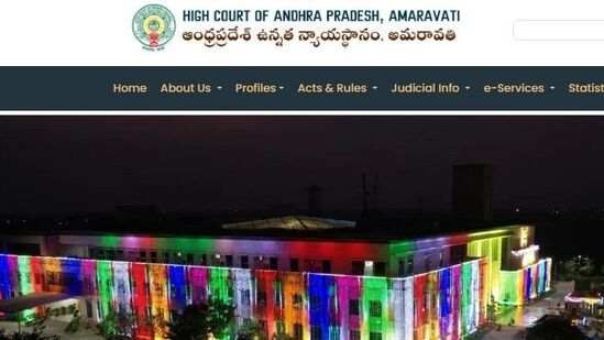 ఏపీలోని జిల్లా కోర్టుల్లో ఖాళీలను భర్తీ చేయనున్నారు. అన్ని రకాల పోస్టులు కలిపి మొత్తం 1,620 ఉన్నాయి. ఇందుకు వేర్వురు నోటిఫికేషన్లు జారీ అయ్యాయి. ఇందులో అత్యధికంగా ఆఫీస్ సబార్డినేట్ (651) ఖాళీలు ఉన్నాయి.