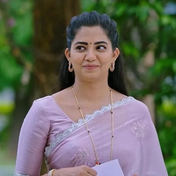 <p>జీ కన్నడలో గంట నిడివి గల మెగా సీరియల్ 'లక్ష్మీ నివాస' 6.5 టీఆర్‌పీ రేటింగ్‌తో నాలుగో స్థానంలో ఉంది. గత కొన్ని వారాలుగా ఈ సీరియల్ టాప్ ప్లేస్‌కు చేరుకోలేకపోతుంది.</p>