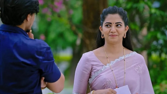 జీ కన్నడలో గంట నిడివి గల మెగా సీరియల్ 'లక్ష్మీ నివాస' 6.5 టీఆర్‌పీ రేటింగ్‌తో నాలుగో స్థానంలో ఉంది. గత కొన్ని వారాలుగా ఈ సీరియల్ టాప్ ప్లేస్‌కు చేరుకోలేకపోతుంది.