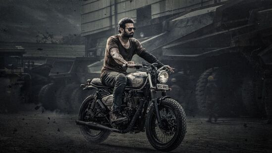 రెబల్ స్టార్ ప్రభాస్ నటించిన 'సలార్' సినిమా ఇప్పటికీ హాట్‌స్టార్‌లో హల్చల్ చేస్తోంది. ఈ సినిమాకు ప్రేక్షకుల నుంచి విపరీతమైన ఆదరణ లభిస్తోంది. జియో హాట్‌స్టార్‌లో సలార్ హిందీ వెర్షన్ ఓటీటీ ట్రెండింగ్‌లో ఏడో స్థానంలో దూసుకుపోతోంది.