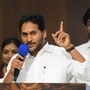 పార్టీ సమావేశంలో మాట్లాడుతున్న జగన్
