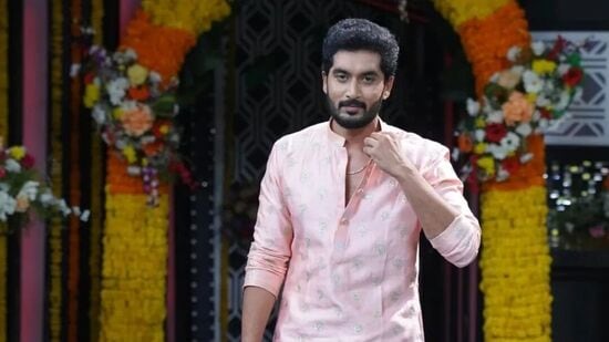  సినిమా యాక్ట‌ర్ కావాల‌ని క‌ల‌లు క‌న్నాడు నిరుప‌మ్ ప‌రిటాల‌. కానీ తొలుత సీరియ‌ల్స్‌లో అవ‌కాశం రావ‌డంతో బుల్లితెర‌వైపు అడుగులు వేశాడు. 