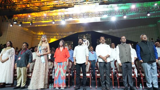మిస్ వరల్డ్ సీఈవో జూలియా మోర్లే, మిస్ వరల్డ్-2024 విజేత క్రిస్టినా పిస్కోవా, తెలంగాణ సీఎస్ కె.రామకృష్ణారావు, డీజీపీ జితేందర్, తెలంగాణ పర్యాటక శాఖ ఛైర్మన్ పటేల్ రమేశ్‌రెడ్డి, హైదరాబాద్ మేయర్ విజయలక్ష్మిప్రారంభోత్సవ కార్యక్రమానికి హాజరయ్యారు.