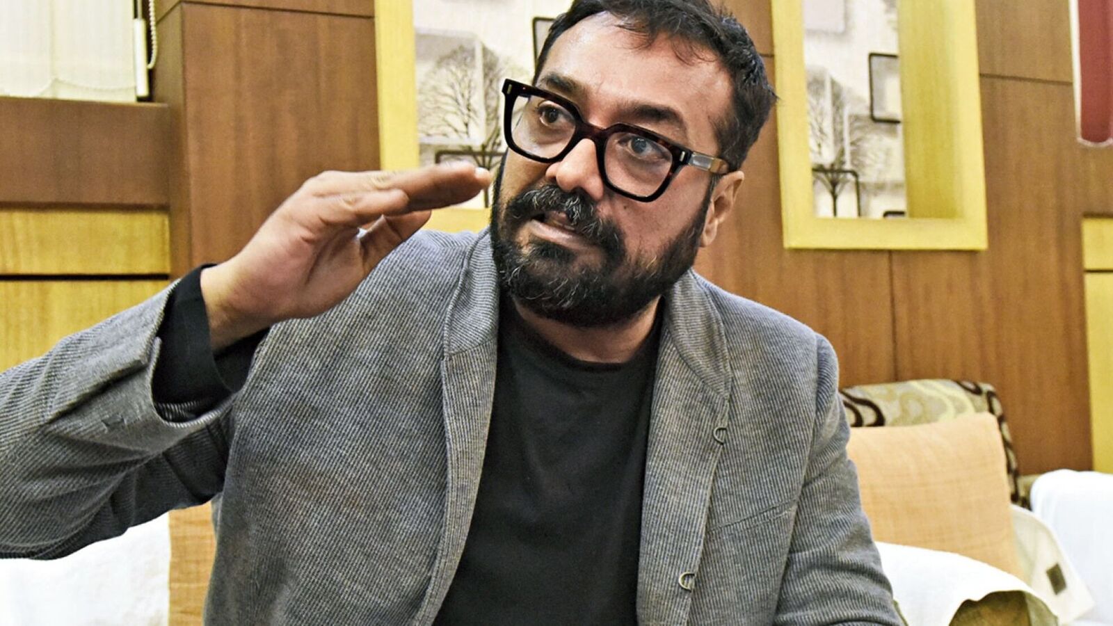 పాన్ ఇండియా సినిమాలు.. పెద్ద స్కామ్ అన్న డైరెక్టర్.. ఎందుకలా అన్నారంటే..