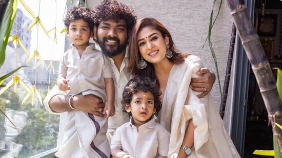 నయనతార, విఘ్నేష్ శివన్ 2022లో వివాహం చేసుకున్నారు. సరోగసి ద్వారా ఉయిర్, ఉలగ్‍కు జన్మనిచ్చారు. 