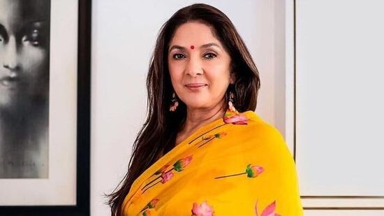 నీనా గుప్తా - సింగిల్ మదర్‌గా ఉండటం తప్పు అని భావించినప్పుడు, అది సమాజంలో ఖండించబడింది. 80వ దశకంలో వివ్ రిచర్డ్స్‌తో రిలేషన్ షిప్ తర్వాత నీనా గుప్తా తన కూతురు మసాబాను ఒంటరిగా పెంచాలని నిర్ణయించుకుంది. ఆ కాలపు తల్లిదండ్రులతో పాటు తన జీవిత నిర్ణయాలు తీసుకునే స్వేచ్ఛను నీనా తన కుమార్తెకు ఇచ్చింది.