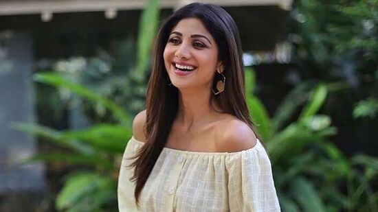 శిల్పా శెట్టి కుంద్రా - వివాన్ తరువాత, శిల్పా శెట్టి తన రెండవ బిడ్డను సరోగసీ ద్వారా పొందాలని నిర్ణయించుకుంది. 2020లో కూతురు సమీషా జన్మించిన తర్వాత తల్లిగా ఎలా మారాలో శిల్ప ప్రపంచానికి చెప్పింది.