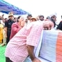 ఏడుస్తున్న మురళీనాయక్ తండ్రి, తల్లి