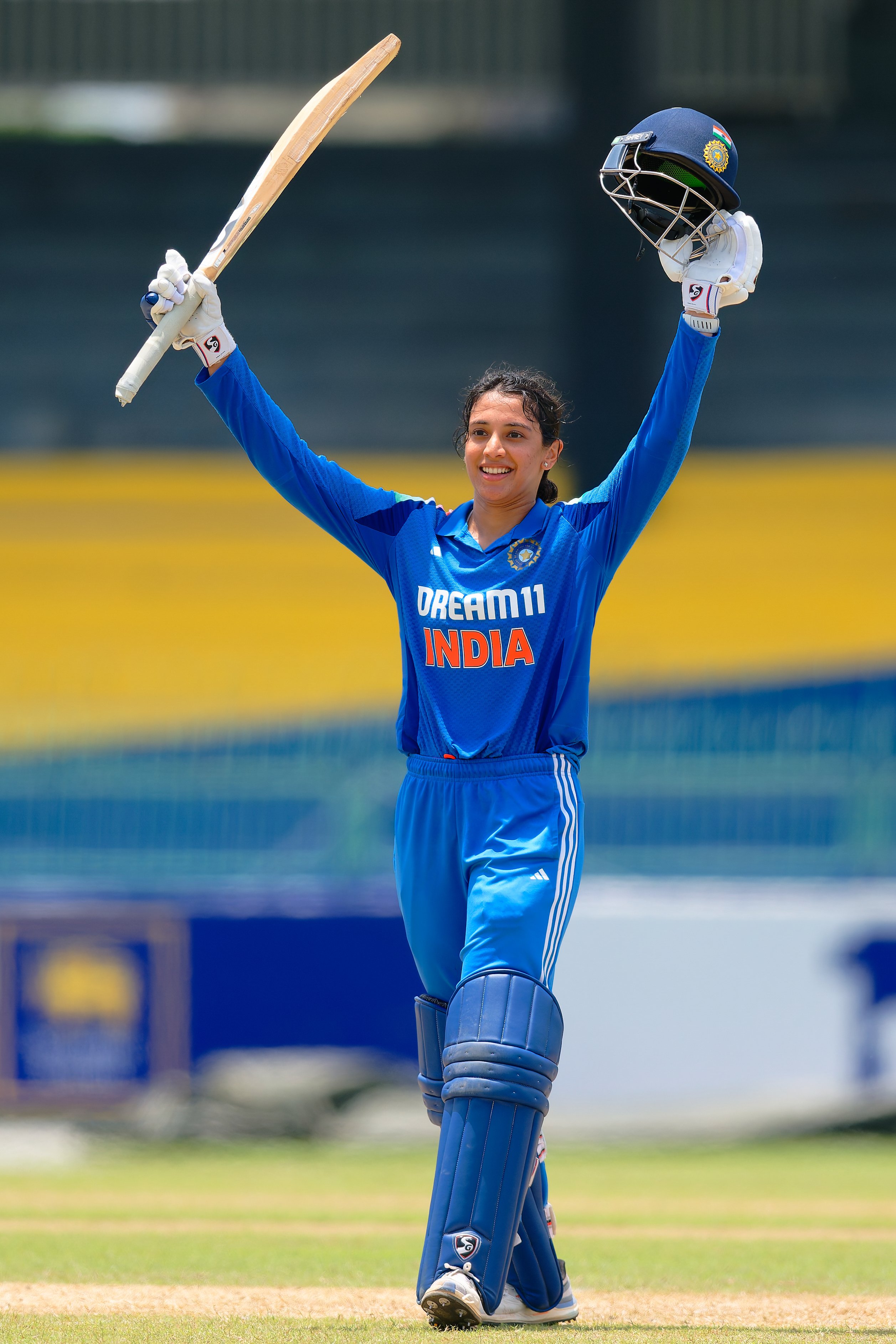 వుమెన్ వన్డేల్లో అత్యధిక సెంచరీల రికార్డు న్యూజిలాండ్ బ్యాటర్ సుజీ బేట్స్ (15) పేరు మీద ఉంది. సెకండ్ ప్లేస్ లో ఆస్ట్రేలియా లెజెండ్ మెగ్ లానింగ్ (13) ఉంది. ఇప్పుడు బీమాంట్ (10)ను దాటి మంధాన మూడో ప్లేస్ కు చేరుకుంది. వుమెన్ వన్డేల్లో అత్యధిక సెంచరీల రికార్డు న్యూజిలాండ్ బ్యాటర్ సుజీ బేట్స్ (15) పేరు మీద ఉంది. సెకండ్ ప్లేస్ లో ఆస్ట్రేలియా లెజెండ్ మెగ్ లానింగ్ (13) ఉంది. ఇప్పుడు బీమాంట్ (10)ను దాటి మంధాన మూడో ప్లేస్ కు చేరుకుంది.