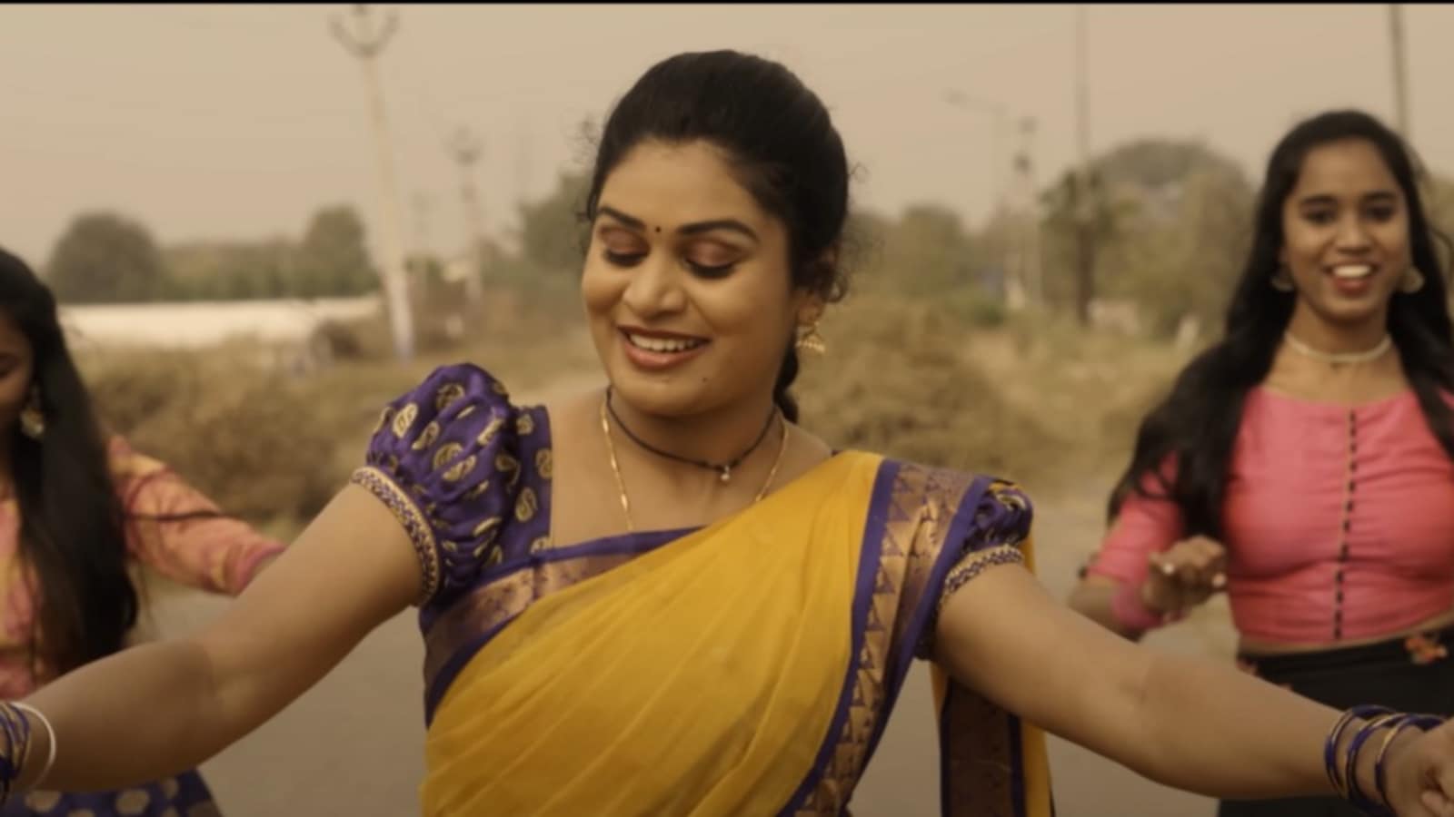 45 కోట్లకు పైగా వ్యూస్.. పెళ్లి బరాత్ లో కచ్చితంగా ఉండే పాట.. బుల్లెట్ బండి సాంగ్ లిరిక్స్ ఇవే.. అమ్మాయిలూ పాడేయండి