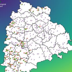 <p>రాగల నాలుగు రోజుల పాటు ఉత్తర, దక్షిణ తెలంగాణ జిల్లాల్లో ఉరుములు, మెరుపులు, ఈదురుగాలులతో కూడిన వర్షాలు కురిసే అవకాశం ఉందని హైదరాబాద్ వాతావరణ కేంద్రం తెలిపింది. పశ్చిమ తెలంగాణ జిల్లాలకు ఆరెంజ్‌ అలర్ట్ జారీ చేసింది.  </p>