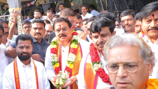 పవన్ కళ్యాణ్‌ సూచనల మేరకు  తమిళనాడులోని తిరుపరకుండ్రంలోని ఆలయంలో పూజల కోసం ఎలమంచిలి ఎమ్మెల్యే సుందరపు విజయ కుమార్, పళని క్షేత్రంలో కాకినాడ రూరల్ ఎమ్మెల్యే  పంతం నానాజీ, స్వామిమలై క్షేత్రంలో తాడేపల్లిగూడెం ఎమ్మెల్యే  బొలిశెట్టి శ్రీనివాస్, తిరుచెందూర్ ఆలయంలో ఉంగుటూరు ఎమ్మెల్యే  పత్సమట్ల ధర్మరాజు, తిరుత్తణిలో తిరుపతి ఎమ్మెల్యే  ఆరణి శ్రీనివాసులు, పాలముదిరిచోళై మురుగన్ ఆలయంలో రైల్వే కోడూరు ఎమ్మెల్యే  అరవ శ్రీధర్ ఆధ్వర్యంలో పార్టీ నేతలు, శ్రేణులు పూజల కోసం తరలి వెళ్ళాయి. 