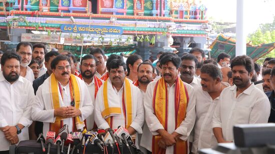 అమ్మవారి ఆశీస్సులు మన దేశ సైనికులకు తోడుగా ఉండాలని దుర్గమ్మకు పూజలు చేసినట్టు నాదెండ్ల మనోహర్‌ వివరించారు.  దేశ ప్రజల మనోబలంతో భారత సైనికులు ప్రతి అడుగు ముందుకు వేస్తూ ముష్కరులను తుద ముట్టించేలా చూడాలని ప్రార్థించినట్టు చెప్పారు.  వర్తమాన రాజకీయాల్లో దేశం కోసం అందరిలో స్ఫూర్తి నింపుతూ, జాతీయతా భావాన్ని యువతలో తీసుకొచ్చేలా జనసేన పని చేస్తుందన్నారు.  ఆంధ్రప్రదేశ్,  తమిళనాడు, కర్ణాటకతోపాటు ఇతర రాష్ట్రాల్లో కూడా పూజలు చేస్తున్నారని,  సైనికుల సంకల్ప బలానికి దైవ బలం తోడుగా ఉండాలని అన్ని చోట్లా పార్టీ శ్రేణులు పూజల్లో పాల్గొంటున్నారని చెప్పారు. 