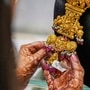 <p>ట్రంప్​ టారీఫ్​ ఎఫెక్ట్​ తగ్గుముఖం పట్టడం, భారత్​- పాకిస్థాన్​ కాల్పుల విరమణ వంటి సానుకూల పరిస్థితులు పసిడి, వెండి ధరల హెచ్చుతగ్గులకు కారణం అవుతాయని నిపుణులు చెబుతున్నారు. పైన చెప్పిన ధరల్లో ట్యాక్స్​ని జోడించలేదు.</p>