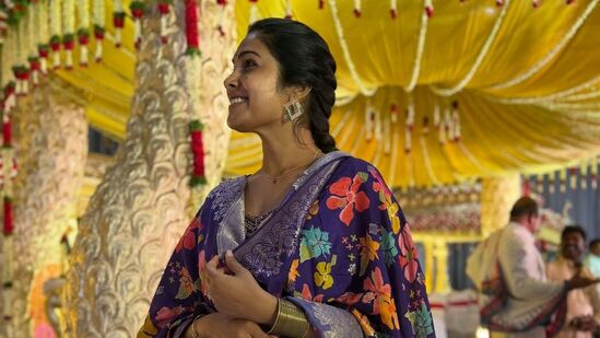 తాజాగా మేక‌ప్ లేకుండా దిగిన ఫొటోల‌ను ఇన్‌స్టాగ్రామ్‌లో పోస్ట్ చేసింది దివి. 