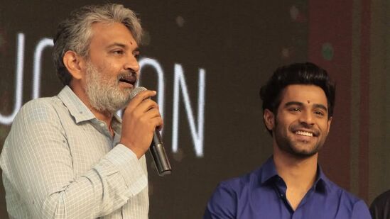 భారీ బడ్జెట్ తో తెరకెక్కుతున్న ఈ సినిమాకు భారీ, స్టార్ కాస్టింగ్ మరో హైలైట్ గా నిలుస్తోంది.