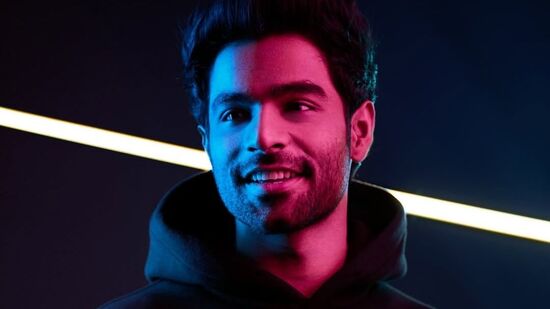 'క్రేజీస్టార్' రవిచంద్రన్, జెనీలియా దేశ్ ముఖ్ ప్రధాన పాత్రల్లో నటిస్తున్న చిత్రం 'జూనియర్'.. కి జోడీగా నటి శ్రీలీల నటిస్తోంది.