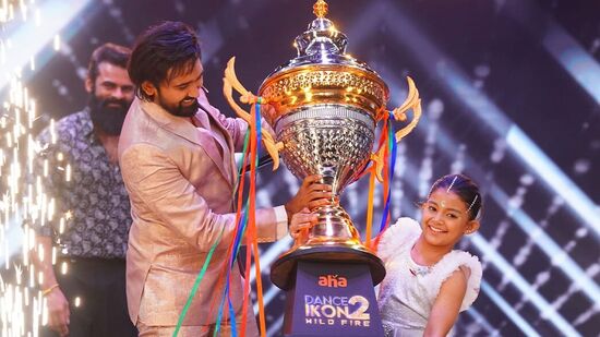 డ్యాన్స్ ఐకాన్ షోలో బినితా ఛెత్రికి మెంట‌ర్‌గా య‌శ్వంత్ మాస్ట‌ర్‌, కొరియోగ్రాఫ‌ర్‌గా కృష్ణ మాస్ట‌ర్ వ్య‌వ‌హ‌రించారు.