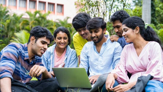 <p>తెలంగాణలో ప్రభుత్వ ఉద్యోగాల భర్తీ కోసం నోటిఫికేషన్ల జారీకి కసరత్తు మొదలైంది. ఎస్సీ వర్గీకరణ పూర్తికావడంతో.. వీలైనంత త్వరగా నోటిఫికేషన్ల జారీకి ప్రభుత్వం, నియామక సంస్థలు చర్యలు చేపట్టాయి. త్వరలోనే భారీగా ఉద్యోగాల భర్తీకి నోటిఫికేషన్లు జారీ కానున్నాయి.</p>