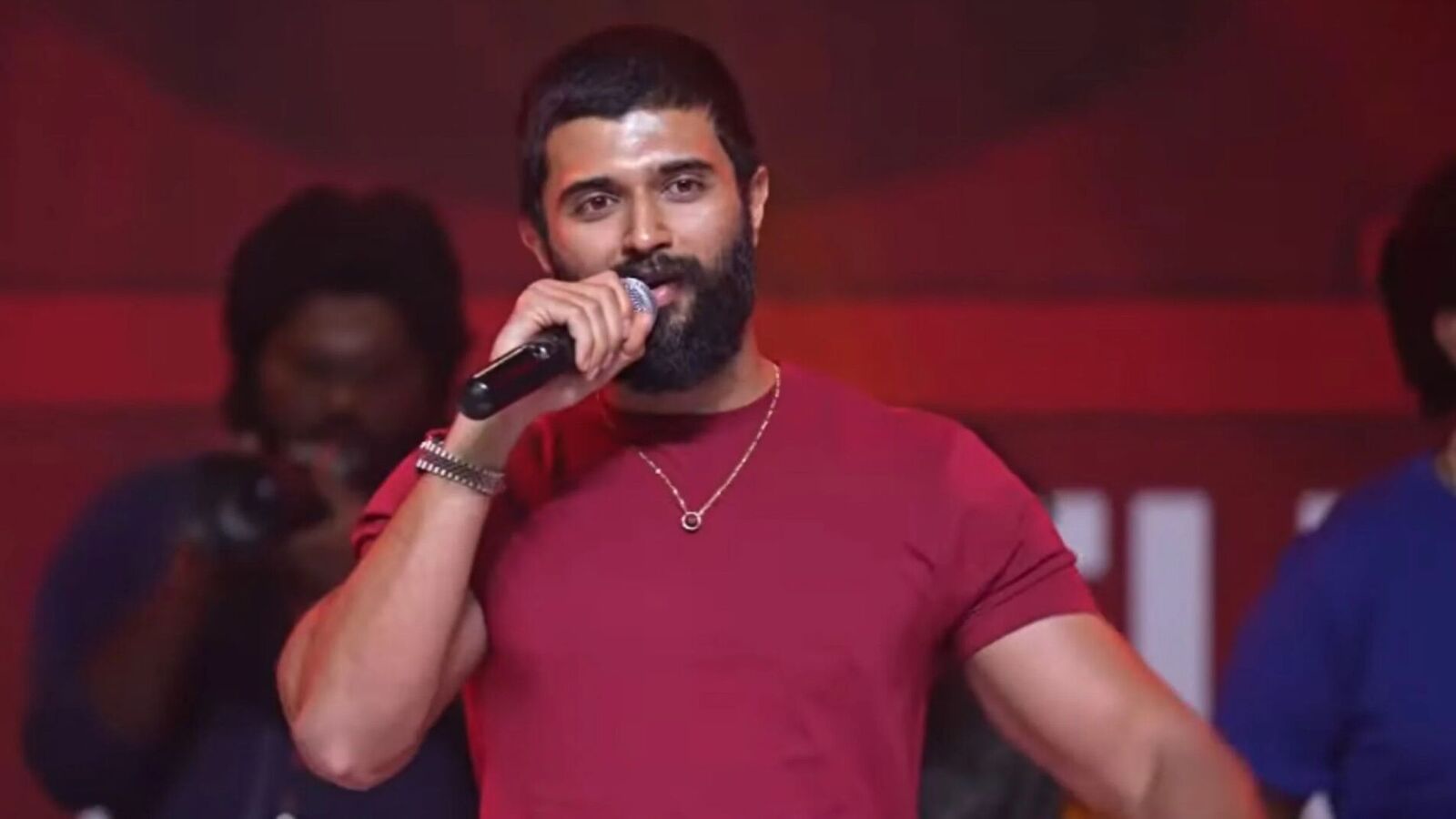 షూటింగ్ పూర్తయ్యాక విజయ్ దేవరకొండ సినిమా రిలీజ్ వద్దని అల్లు అరవింద్ చెప్పారట: స్వయంగా వెల్లడించిన హీరో