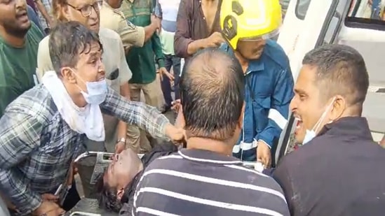 <p>ఆదివారం ఉదయం 6 గంటల గుల్జార్ హౌస్ లోని ఓ భవనంలో మంటలు సంభవించింది. మంటలు క్రమంలో భవనం మొత్తం వ్యాపించి ఏసీ కంప్రెషర్ పేలటంతో తీవ్రత పెరిగాయి. ఈ ఘోర ప్రమాదంలో అక్కడికక్కడే ముగ్గురు మరణించారు. గాయపడిన వారిని ఆసుపత్రికి తరలించగా వీరిలో 14 మంది చికిత్స పొందుతూ మృతి చెందారు.  </p>