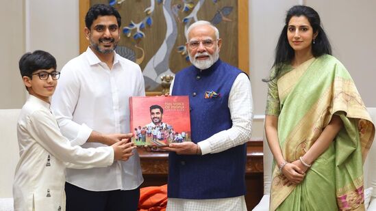 ప్రధాన మంత్రి మోదీ 'యువగళం' కాఫీ టేబుల్ బుక్ ‌ని ఆవిష్కరించారు. 