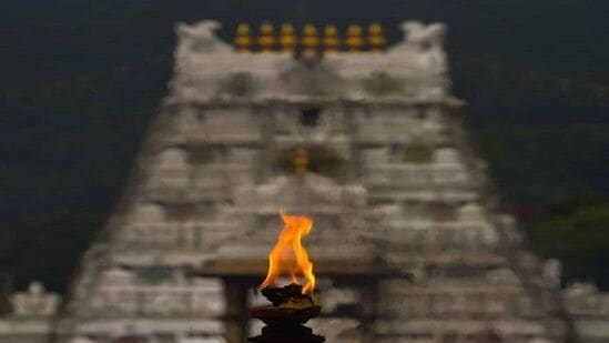 <p>ఆగస్టు నెలలో తిరుమల శ్రీవారిని దర్శించుకోవాలని అనుకుంటున్నారా...అయితే మీ కోసమే ఈ విషయం. తిరుమల శ్రీవారి ఆగస్టు నెల కోటా దర్శనం, గదుల టికెట్ల బుకింగ్ టీటీడీ ప్రకటన చేసింది. </p>