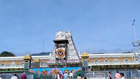 23న‌ అంగప్రదక్షిణం టోకెన్లుఆగ‌స్టు నెల‌కు సంబంధించిన అంగప్రదక్షిణం టోకెన్ల కోటాను మే 23న ఉదయం 10 గంటలకు టీటీడీ ఆన్‌లైన్‌లో విడుదల చేయ‌నుంది. శ్రీవాణి టికెట్ల ఆన్ లైన్ కోటాశ్రీవాణి ట్రస్టు టికెట్లకు సంబంధించిన ఆగ‌స్టు నెల ఆన్ లైన్ కోటాను మే 23వ తేదీ ఉదయం 11 గంటలకు టీటీడీ విడుదల చేయనుంది. 