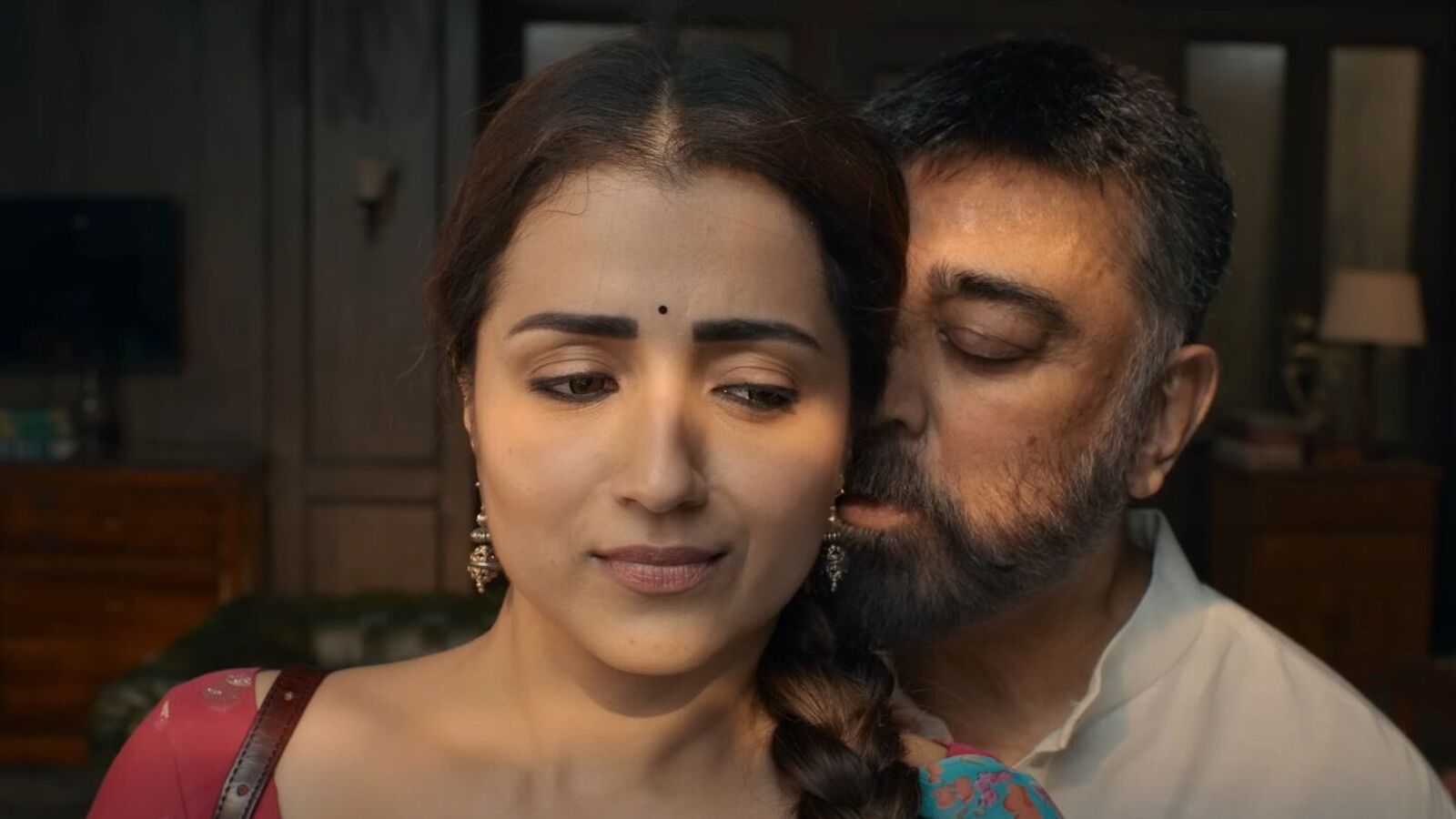 70 ఏళ్ల వ‌య‌సులో ఈ లిప్‌కిస్‌లు, రొమాన్స్ ఏంటీ? క‌మ‌ల్‌పై నెటిజ‌న్ల ట్రోల్స్!