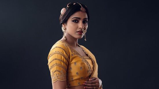 నడిగర్ సంఘం భవనం పూర్తయ్యాక పెళ్లి చేసుకుంటానని విశాల్ గతంలో చెప్పారు. ఆ భవనం నిర్మాణం దాదాపు ఫినిష్ అవడంతో పెళ్లి ఎప్పుడు అంటూ ఇటీవల ఆయనకు ప్రశ్న ఎదురైంది. తాను త్వరలోనే పెళ్లి చేసుకుంటానని, అమ్మాయి కూడా దొరికింది విశాల్ అన్నారు. ఆ అమ్మాయి 35 ఏళ్ల సాయి ధన్సికనే అనే రూమర్ బలంగా వినిపిస్తోంది. అధికారిక ప్రకటన ఎప్పుడు వస్తుందో చూడాలి.