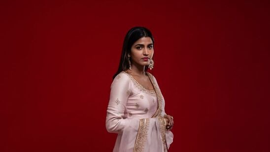 ర‌జ‌నీకాంత్ క‌బాలి మూవీతో త‌మిళంలో ఫేమ‌స్ అయ్యింది సాయి ధ‌న్సిక‌. ఈ మూవీతోనే తెలుగు ప్రేక్ష‌కుల‌కు  సుప‌రిచితురాలైంది. 