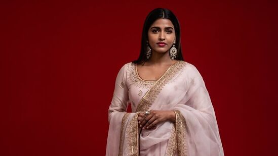 సాయిధ‌న్సిక లీడ్ రోల్‌లో న‌టించిన ఐందం వేదం వెబ్‌సిరీస్ తెలుగులోనూ జీ5 ఓటీటీలో స్ట్రీమింగ్  అవుతోంది. 