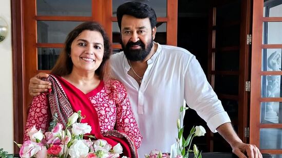 మోహన్ లాల్ ప్రతినాయకుడిగా నటించినప్పుడు తనకు నచ్చలేదని, కానీ మరో సినిమాలో మోహన్ లాల్‌ను చూసినప్పుడు అది ప్రేమగా మారిందని సుచిత్ర తెలిపారు.