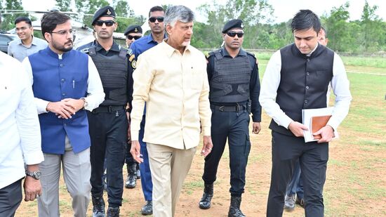 తిరుపతి గంగమ్మ అమ్మవారి తీర్థ ప్రసాదాలను సీఎం చంద్రబాబు దంపతులు స్వీకరించి ఆలయ పరిసరాలను పరిశీలించారు. అనంతరం ప్రత్యేక హెలికాప్టర్‌లో సీఎం చంద్రబాబు బెంగళూరుకు వెళ్లారు.  