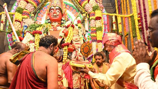 కుప్పంలో అత్యంత వైభవంగా నిర్వహించే శ్రీ ప్రసన్న తిరుపతి గంగమాంబ జాతర మహోత్సవాలలో చివరి ఘట్టమైన అమ్మ వారి విశ్వరూప దర్శనంతో చల్లని తల్లి కృపా కటాక్షాలు అందరిపై ఉండేలా అనుగ్రహిస్తుందని భక్తుల విశ్వాసం 