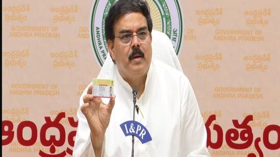కొత్త రేషన్‌ కార్డులను జారీ చేస్తున్నట్టు మంత్రి నాదెండ్ల ప్రకటించారు. స్మార్ట్ కార్డుల రూపంలో రేషన్‌ కార్డుల్ని జారీ చేస్తామని కొద్ది రోజుల క్రితం ప్రకటించారు. దీంతో అర్హులైన వారు రేషన్ కార్డుల కోసం దరఖాస్తు చేసుకుంటున్నారు. ఈ క్రమంలో సాంకేతిక సమస్యలు వారిని వేధిస్తున్నాయి. 